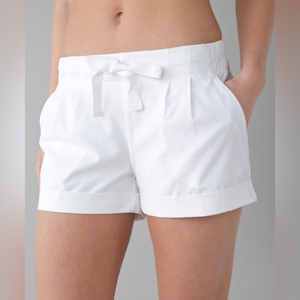 Lululemon Spring Break Away Short size 4